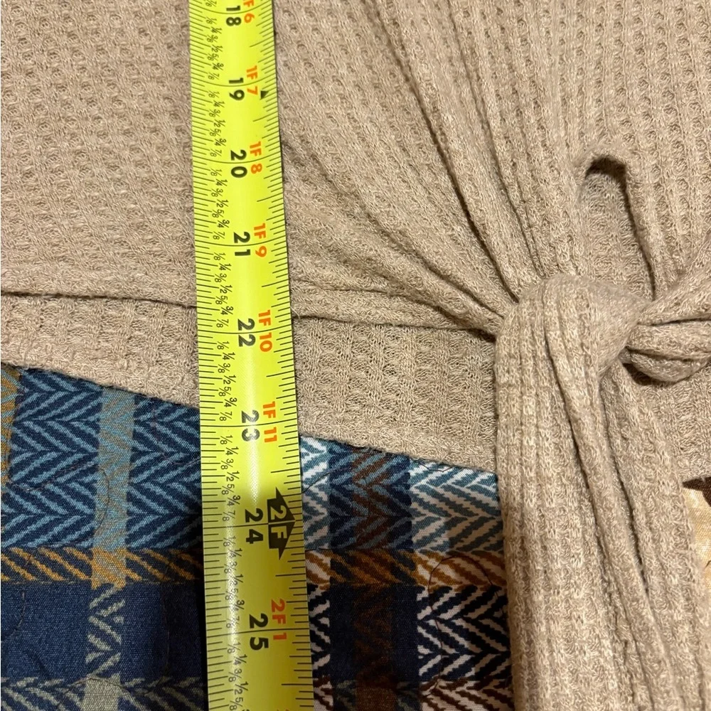 Blue Pepper long-sleeved beige waffle-knit shirt patterned sleeves tie at hem LG